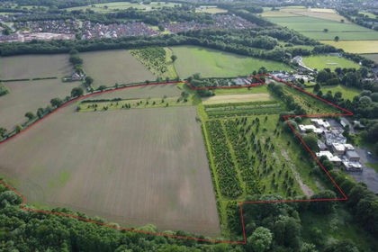 28 acres of Small Farm for sale in Grappenhall and Thelwall