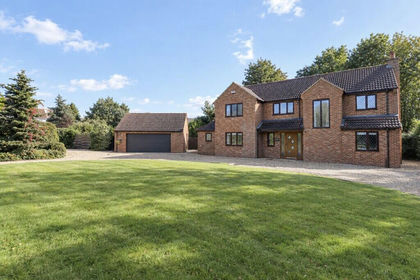 1.1 acres of House with Land for sale in Middle Rasen