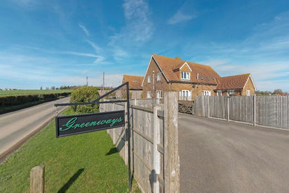 1.5 acres of House with Land for sale in Eastchurch