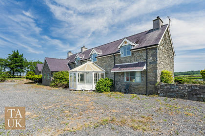 2 acres of House with Land for sale in Bodedern