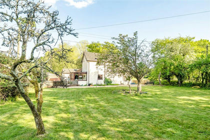 8.7 acres of Farmhouse for sale in Verwood