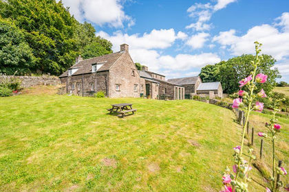 33 acres of Farmhouse for sale in Crucorney