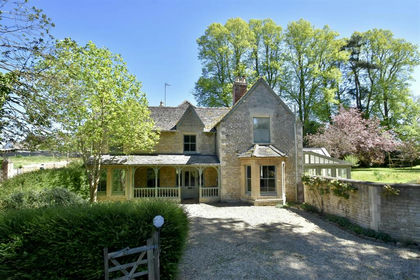 1 acre of House with Land for sale in Lower Heyford