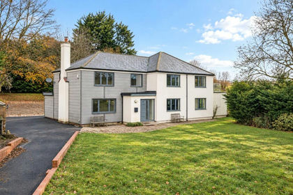 1.5 acres of House with Land for sale in Lasham