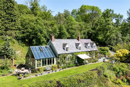 3.3 acres of Cottage for sale in Beguildy