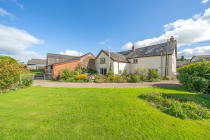 1.5 acres of House with Land for sale in South Molton