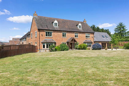 1.8 acres of House with Land for sale in Luddington