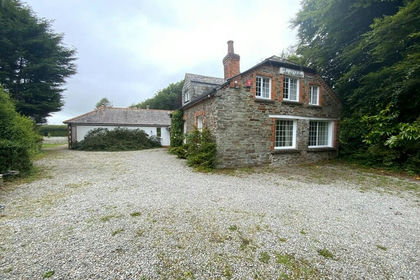 1 acre of House with Land for sale in Buckland Monachorum