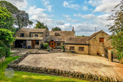 2.5 acres of Cottage for sale in North Turton