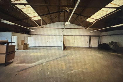 Warehouse for sale in Staverton