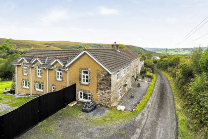 1.5 acres of House with Land for sale in Cwmamman