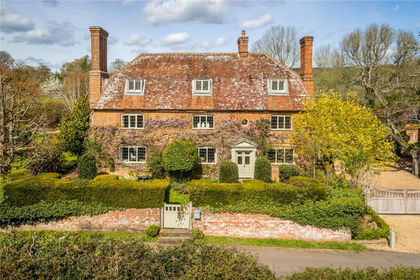 5 acres of House with Land for sale in Dorking and Horley