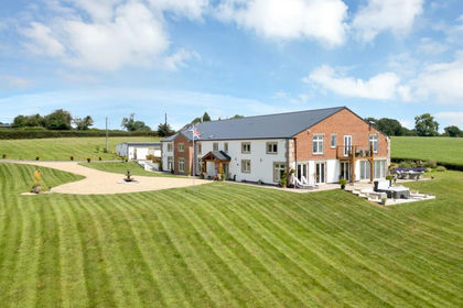 3.1 acres of House with Land for sale in Yeaveley