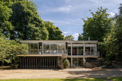 5.7 acres of House with Land for sale in Reedley Hallows