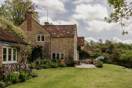 1.5 acres of House with Land for sale in Pitcombe