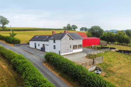 1 acre of House with Land for sale in Llangyniew