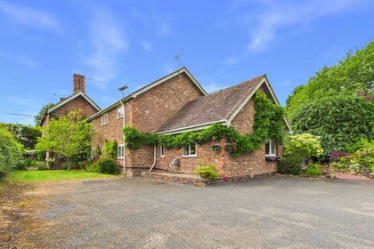 4 acres of House with Land for sale in Monkhopton