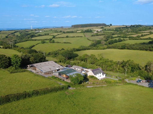 173 acres of Farm for sale in Llandysul