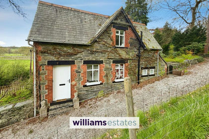 3.5 acres of Cottage for sale in Corwen