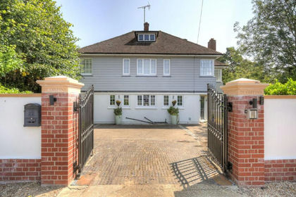 1.5 acres of House with Land for sale in Braintree