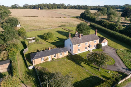 3.2 acres of Farmhouse for sale in St. Mary Bourne