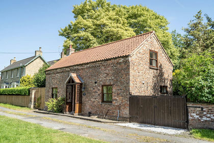 Barn Conversion for sale in Barmby Moor