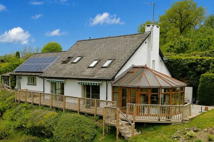 1.5 acres of Country Home for sale in Llanfihangel-ar-Arth