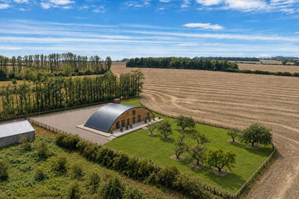 1.1 acres of House with Land for sale in Stradishall