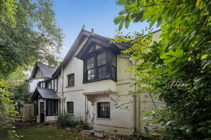 1.2 acres of House with Land for sale in Beaconsfield
