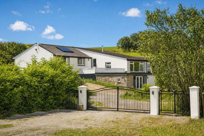 1.7 acres of Equestrian property for sale in West Aberdeenshire and Kincardine