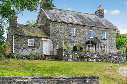 4.6 acres of Farmhouse for sale in Pencader