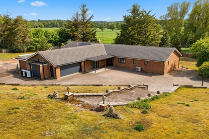 2 acres of House with Land for sale in Caistor St Edmund and Bixley