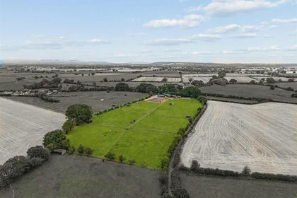 6.2 acres of For sale in Rodington