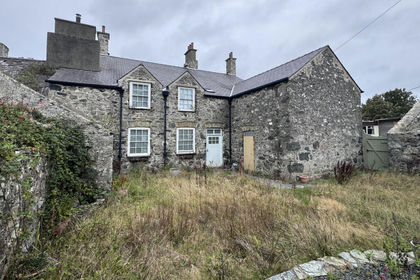 24 acres of House with Land for sale in Cylch-y-Garn