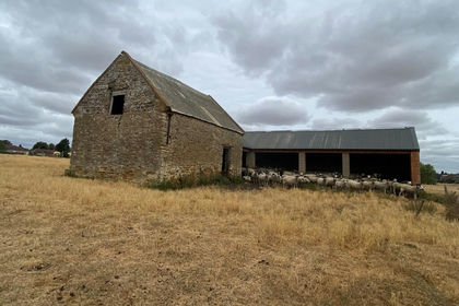 7.2 acres of House with Land for sale in Pattishall