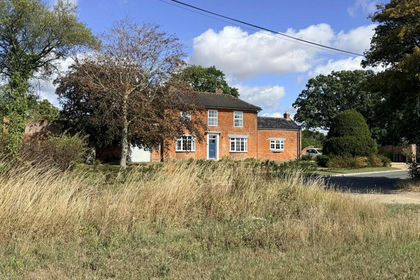 1 acre of House with Land for sale in Starston