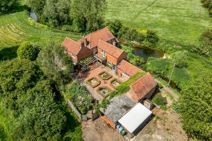 3 acres of House with Land for sale in Grassthorpe