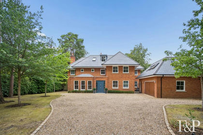 1 acre of House with Land for sale in Winkfield