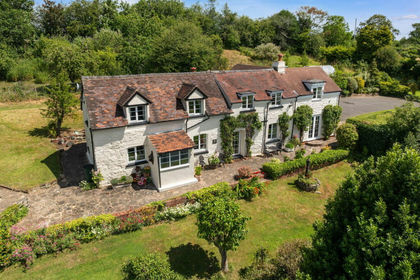 1.4 acres of Cottage for sale in Lindridge
