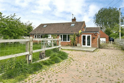 1 acre of House with Land for sale in Bricklehampton