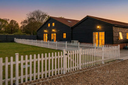 Barn Conversion for sale in Alfold