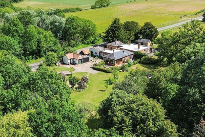 1.3 acres of Cottage for sale in Northill