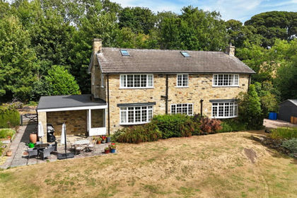 1.9 acres of House with Land for sale in Harmby