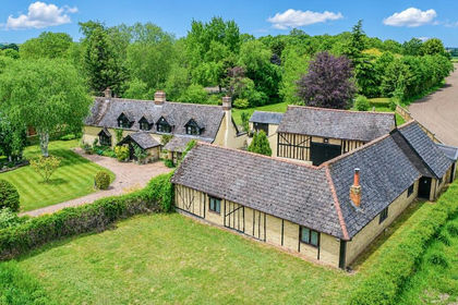 1.7 acres of Cottage for sale in Pirton
