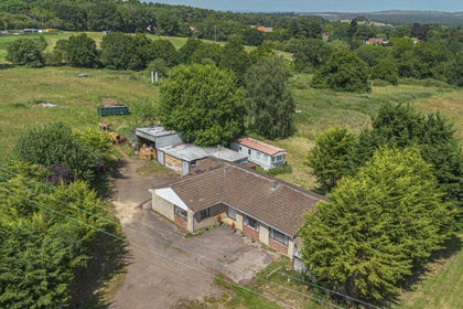6.3 acres of House with Land for sale in Horspath