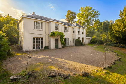 1 acre of House with Land for sale in East Malling and Larkfield