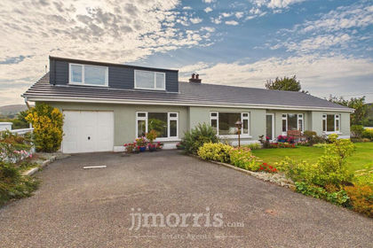 8 acres of House with Land for sale in Mynachlog-Ddu