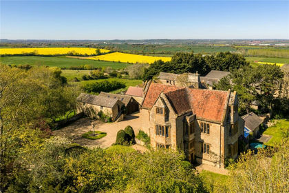 2.9 acres of Estate for sale in Gayton