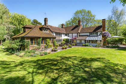 3 acres of Cottage for sale in Horne