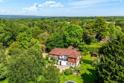 2.5 acres of House with Land for sale in Cowden